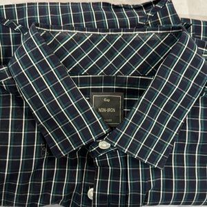 GAP non-iron button down shirt Men’s L